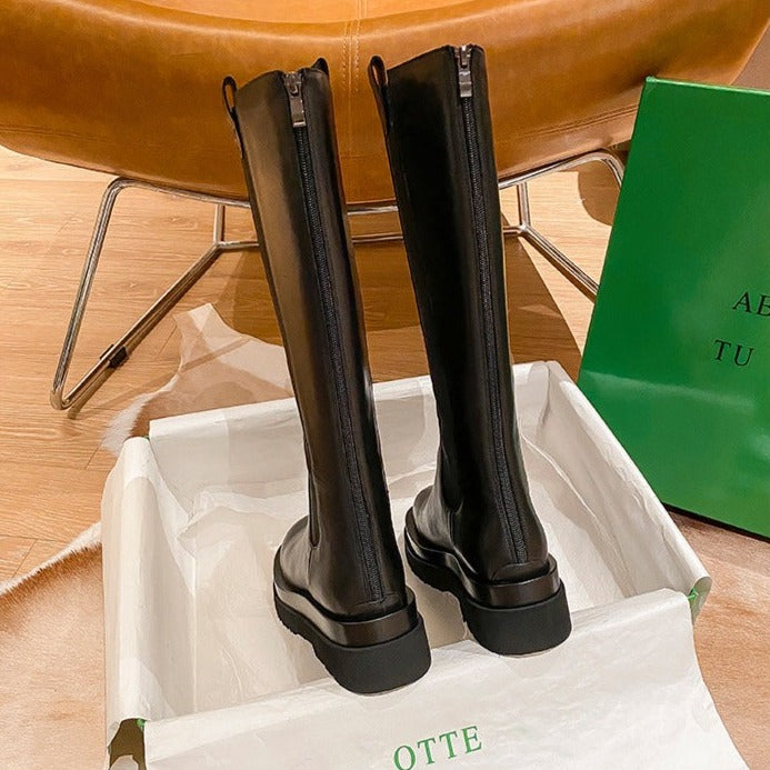 Well Tailored Boots with a Graceful Silhouette
