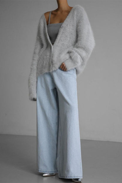 Well Tailored Cardigan with a Graceful Silhouette