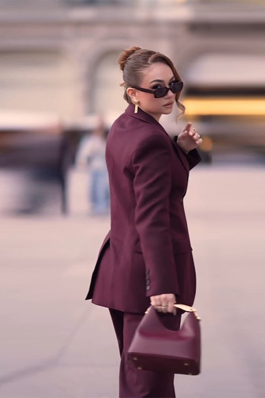 Well Tailored Pants with a Graceful Silhouette