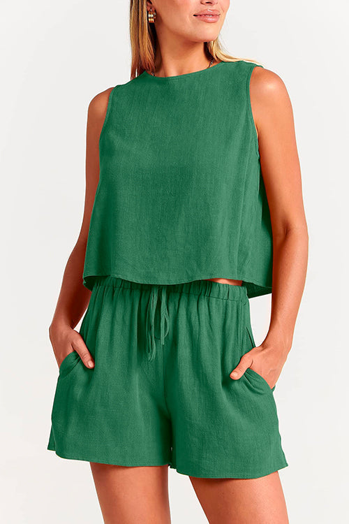 Well Tailored Top with a Graceful Silhouette