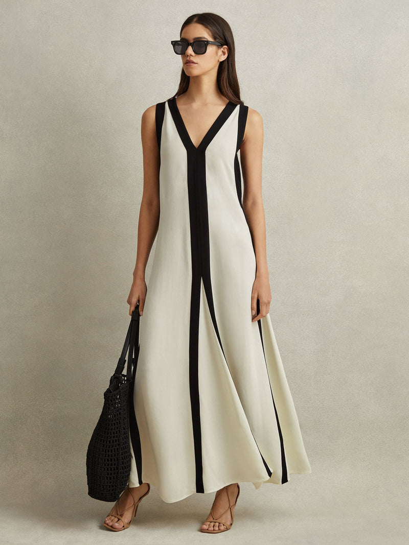 Well Tailored Dress with a Graceful Silhouette