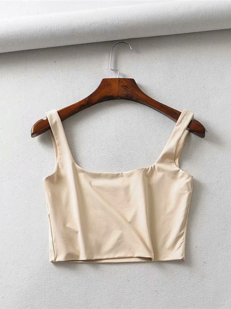 Well Tailored Top with a Graceful Silhouette