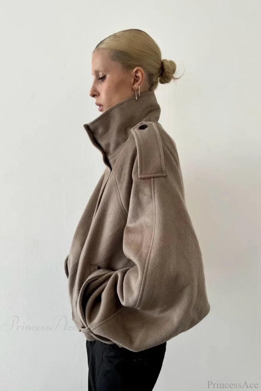 Beautifully Finished Coat in a Timeless Design