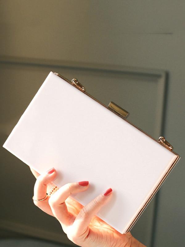 Sophisticated Bag with a Clean Classic Look