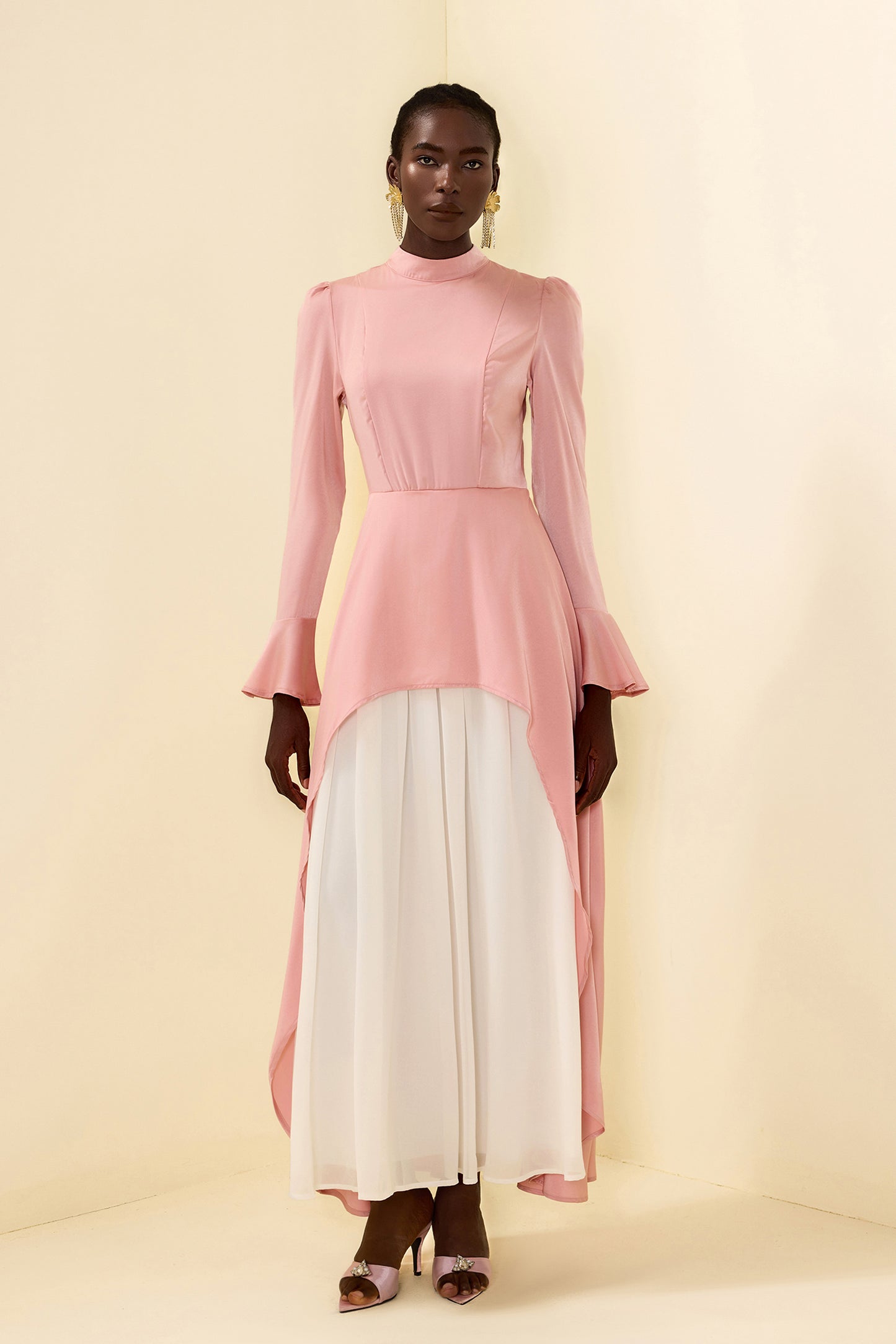 Beautifully Finished Dress in a Timeless Design