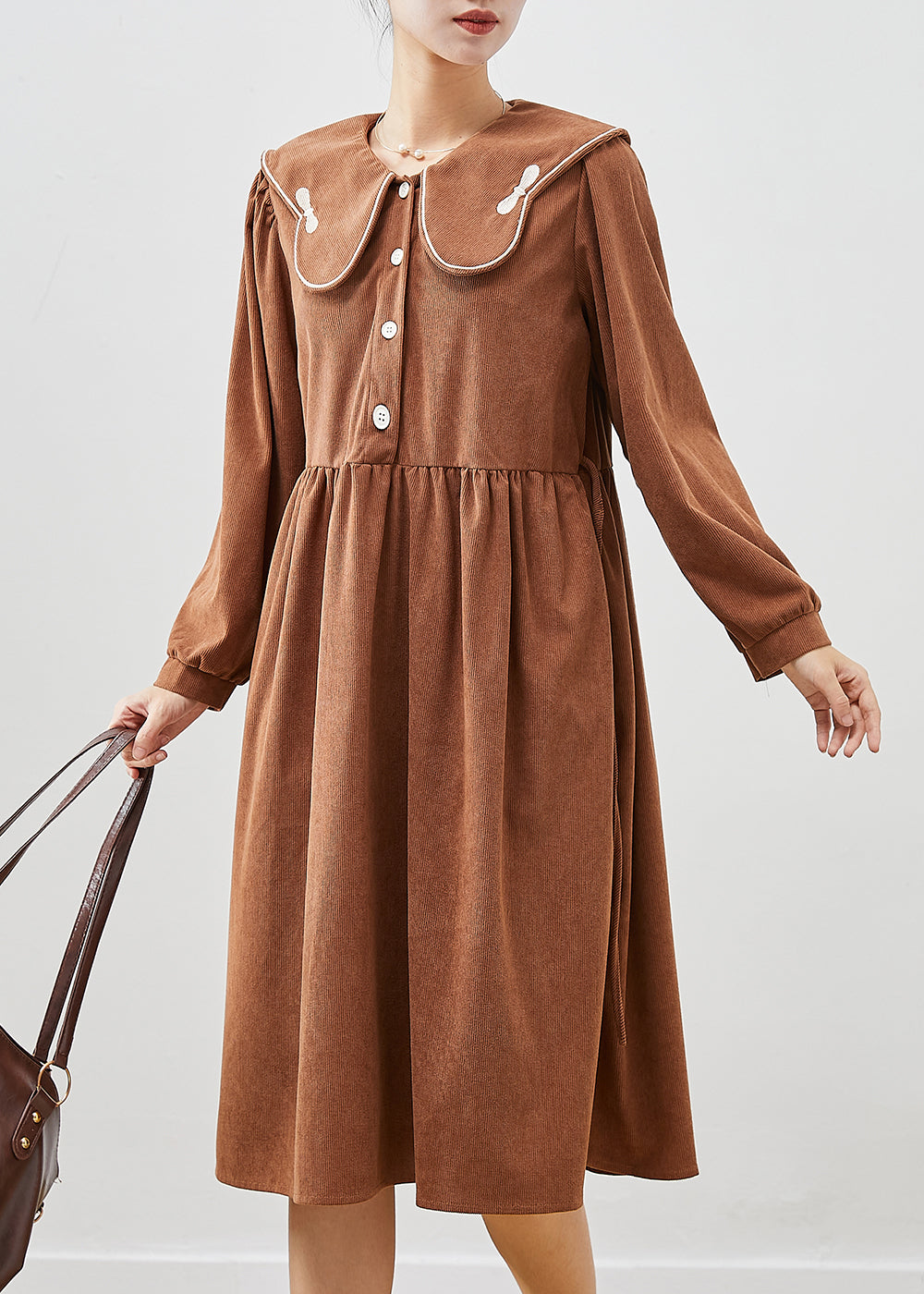 Effortlessly Elegant Dress with a Timeless Design