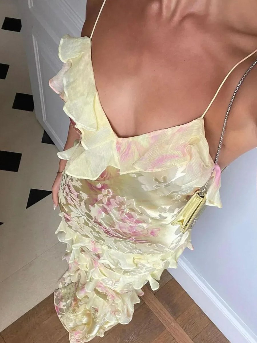 Beautifully Finished Dress in a Timeless Design