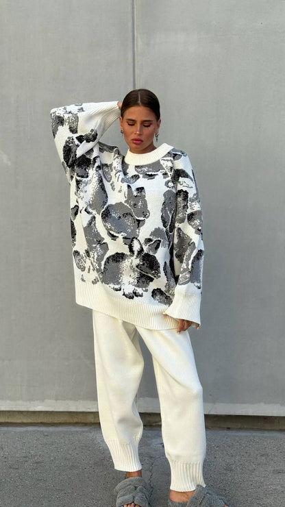Classic Vintage Sweater with a Flattering Fit