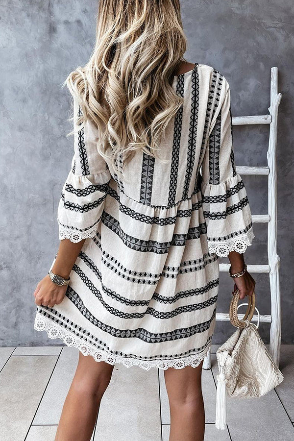 Effortlessly Elegant Dress with a Timeless Design