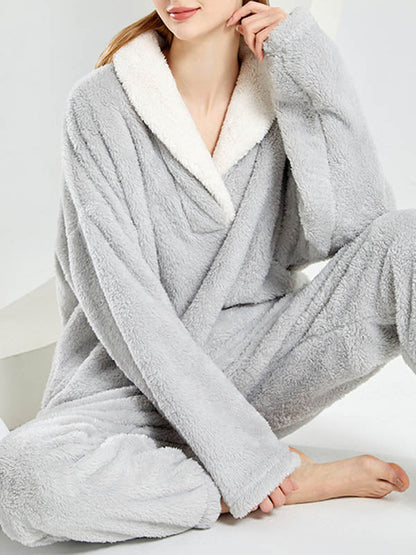 Effortlessly Elegant Pants with a Timeless Design