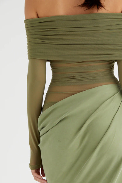 Beautifully Crafted Dress in a Classic Style