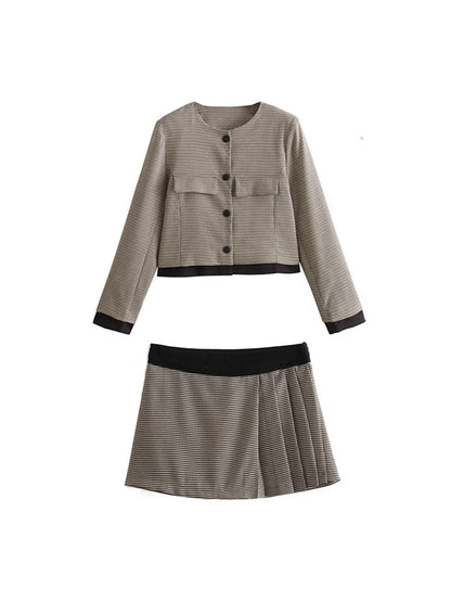 Effortlessly Elegant Garment with a Timeless Design