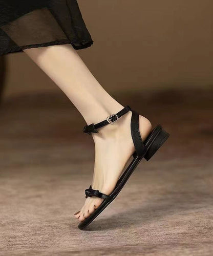 Effortlessly Elegant Sandals with a Timeless Design