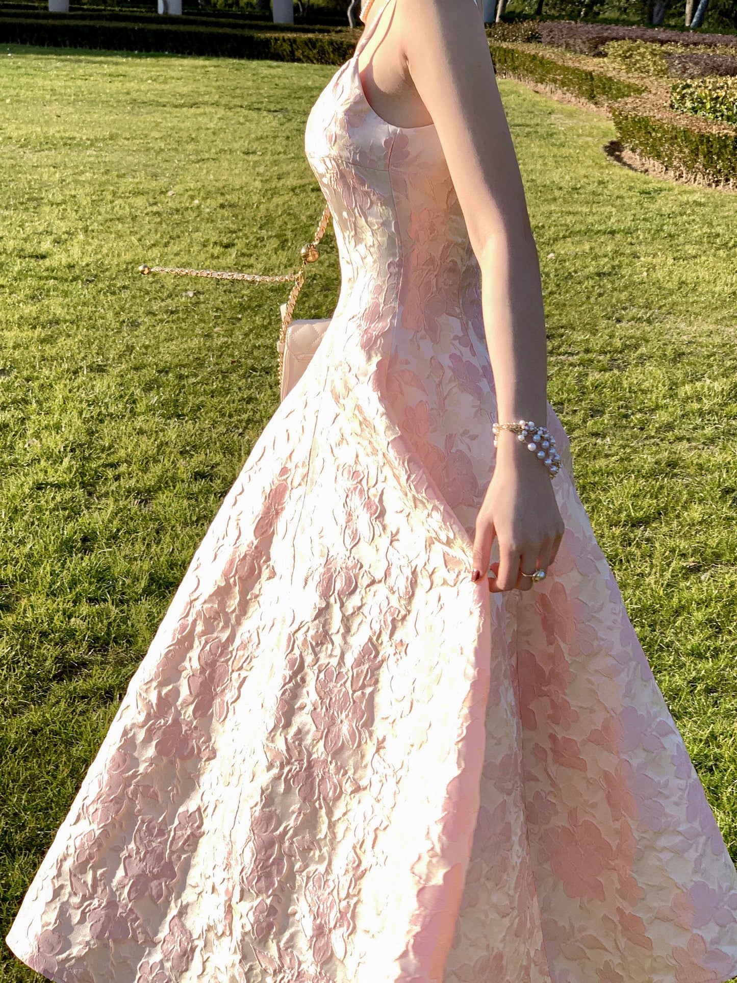 Well Tailored Dress with a Graceful Silhouette