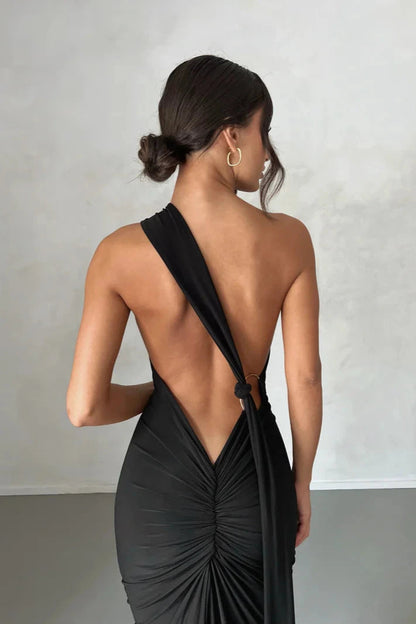 Well Tailored Garment with a Graceful Silhouette
