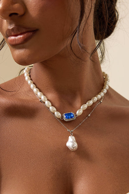 Effortlessly Elegant Garment with a Timeless Design
