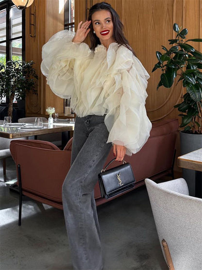 Well Tailored Blouse with a Graceful Silhouette