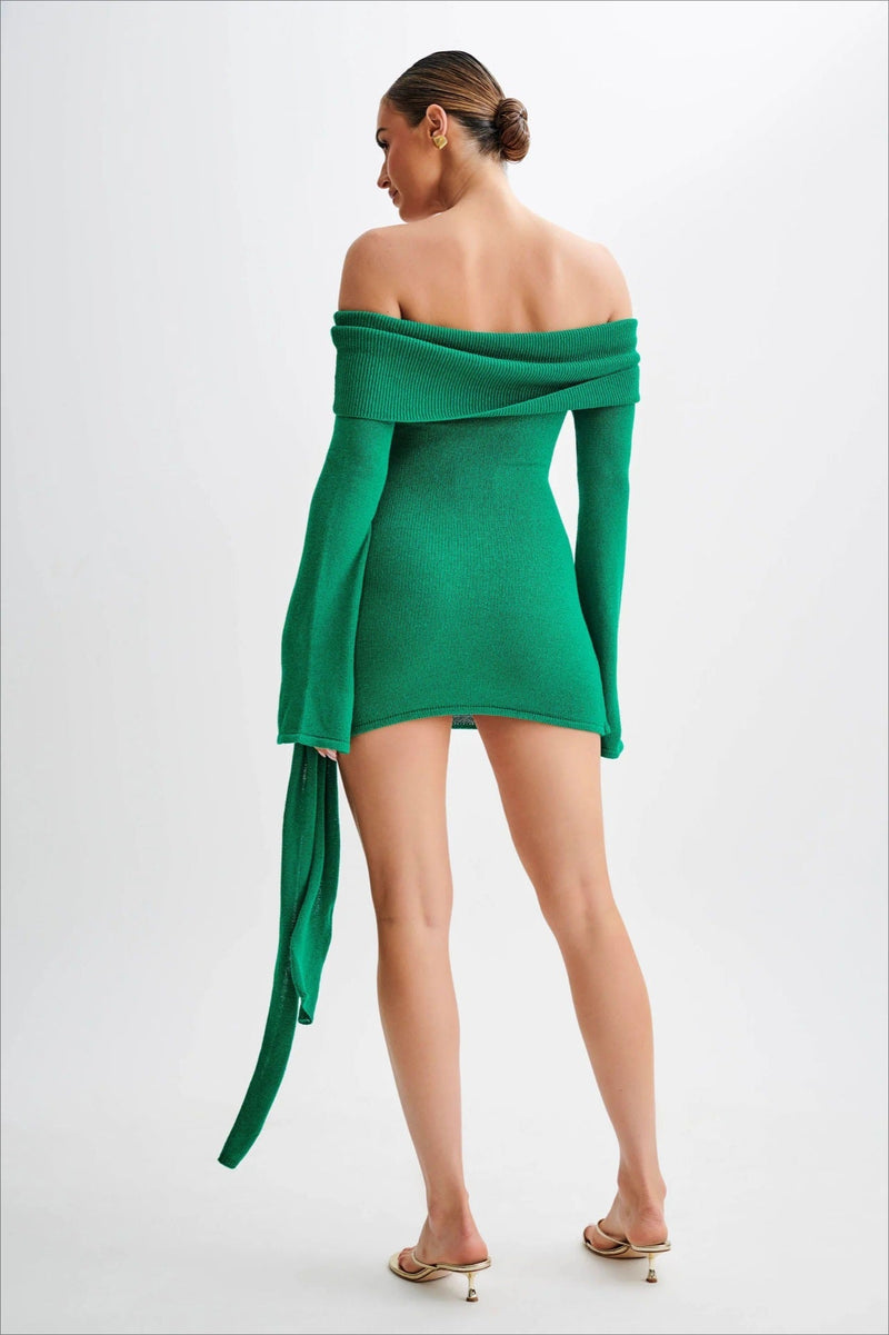 Well Tailored Sweater with a Graceful Silhouette