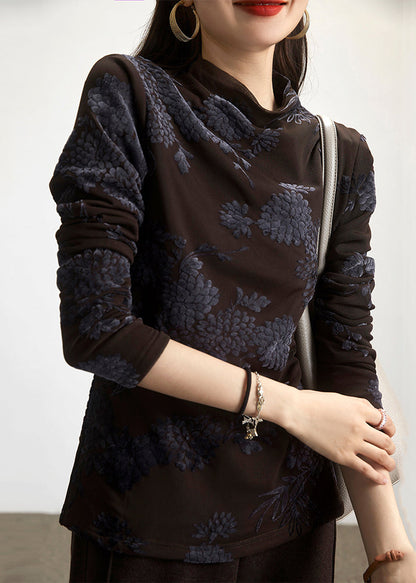 Classic Vintage Blouse with a Flattering Fit