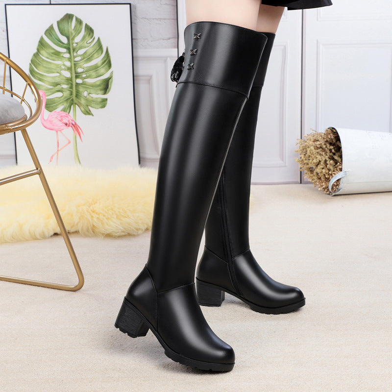 Effortlessly Elegant Heels with a Timeless Design