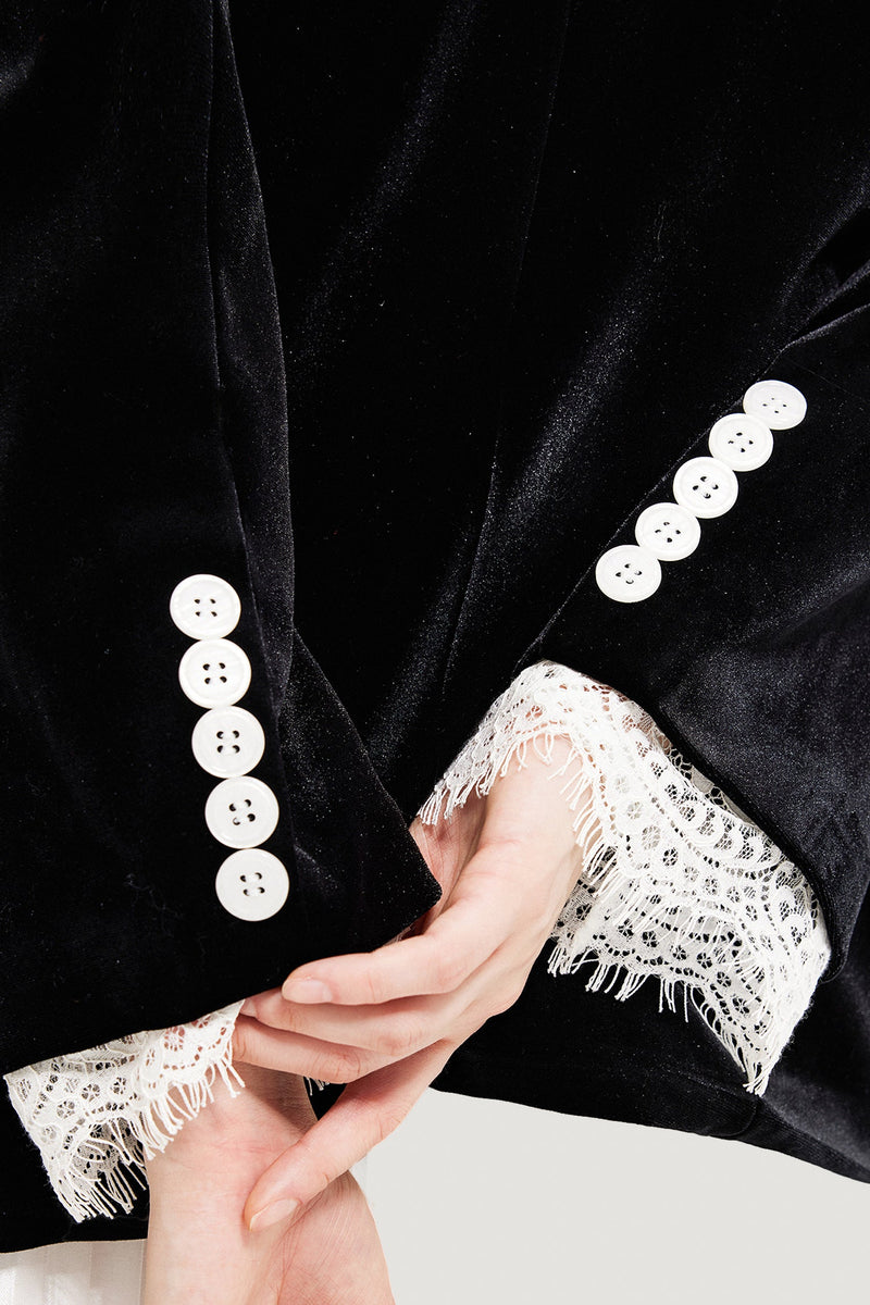 Effortlessly Elegant Garment with a Timeless Design