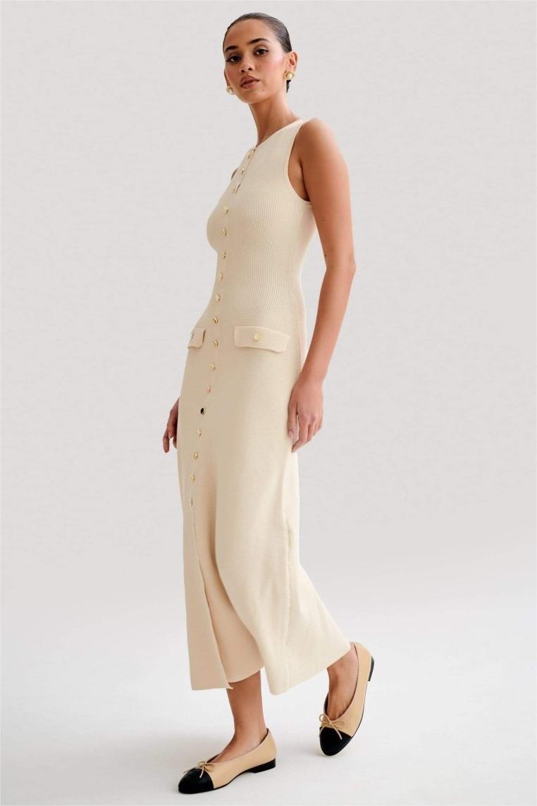 Beautifully Crafted Dress in a Classic Style