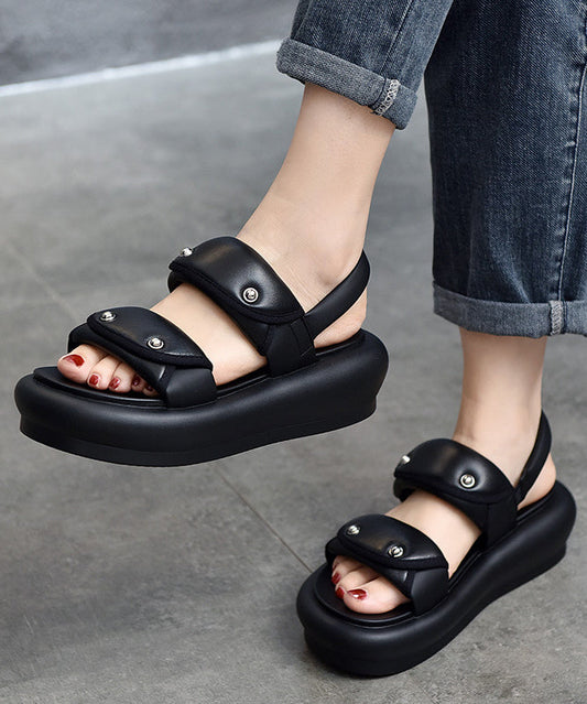 Well Tailored Sandals with a Graceful Silhouette