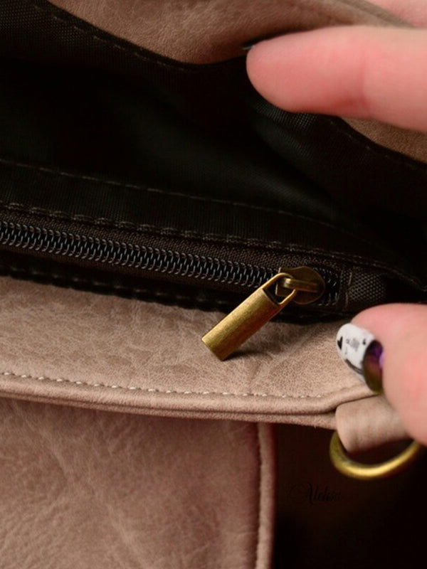 Beautifully Finished Bag in a Timeless Design