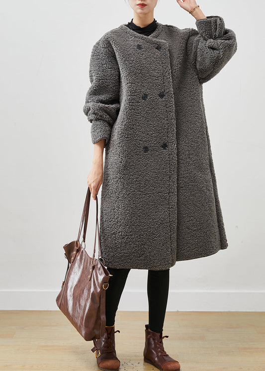 Well Tailored Coat with a Graceful Silhouette