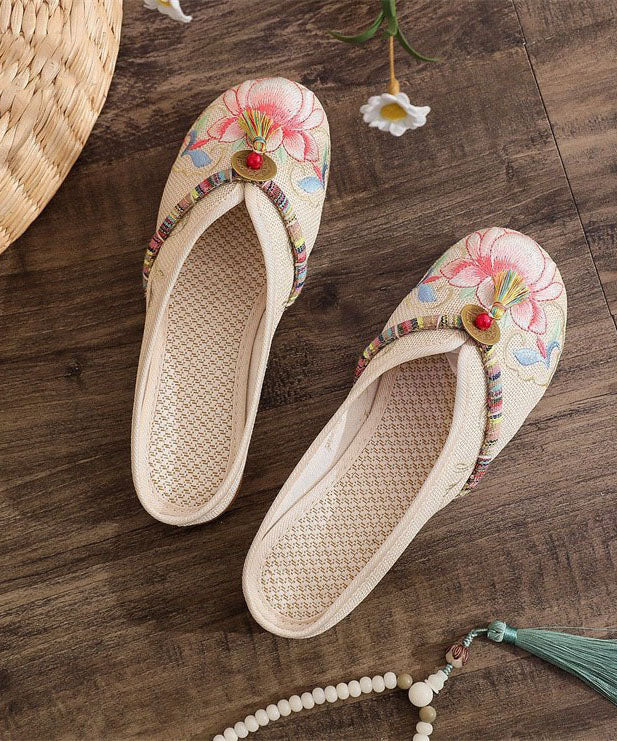 Effortlessly Elegant Sandals with a Timeless Design
