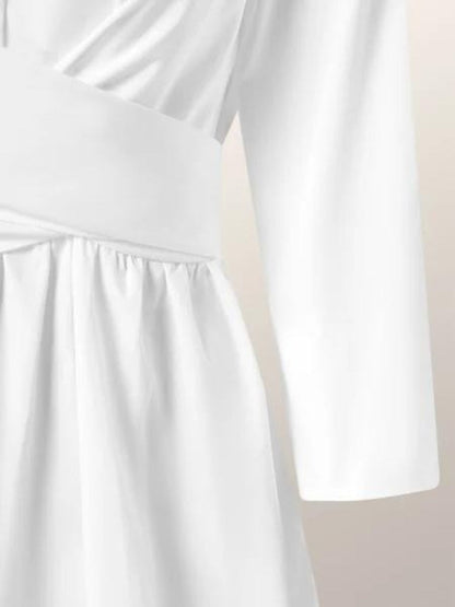 Effortlessly Elegant Dress with a Timeless Design