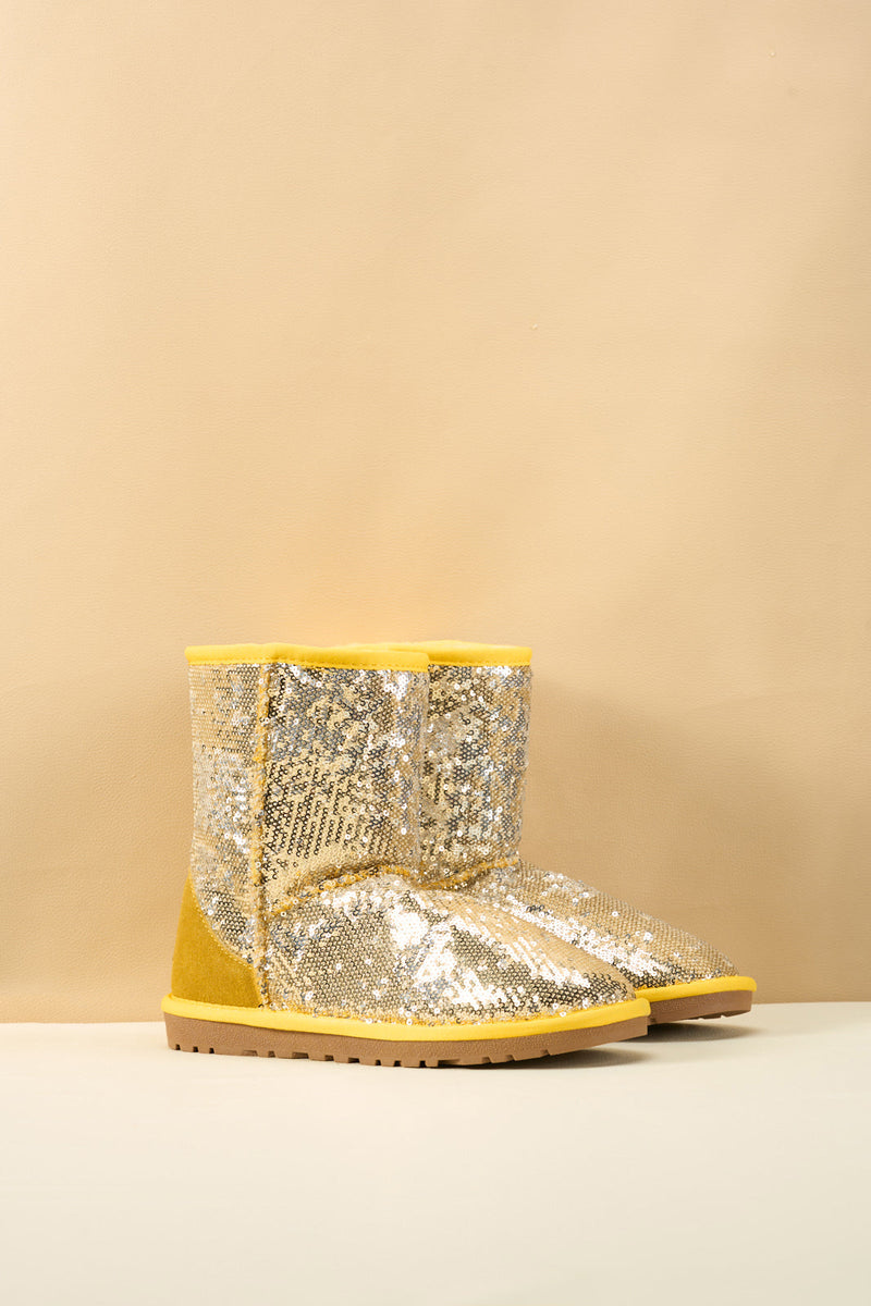 Well Tailored Boots with a Graceful Silhouette