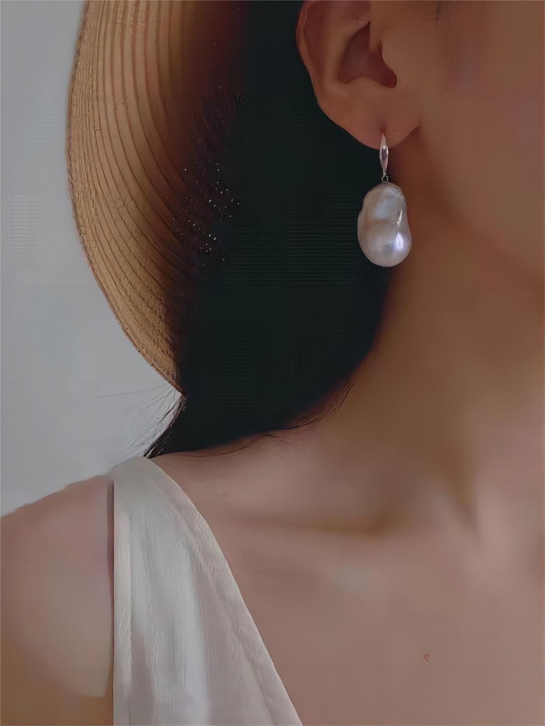 Effortlessly Elegant Garment with a Timeless Design