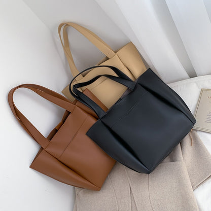Beautifully Finished Bag in a Timeless Design