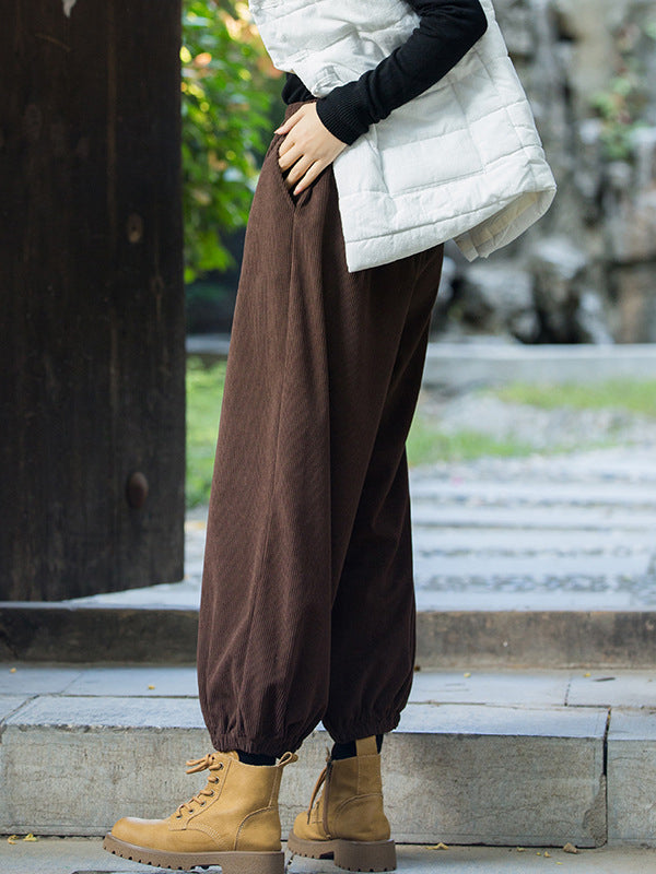 Effortlessly Elegant Pants with a Timeless Design