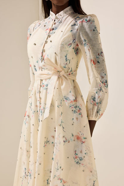 Well Tailored Dress with a Graceful Silhouette