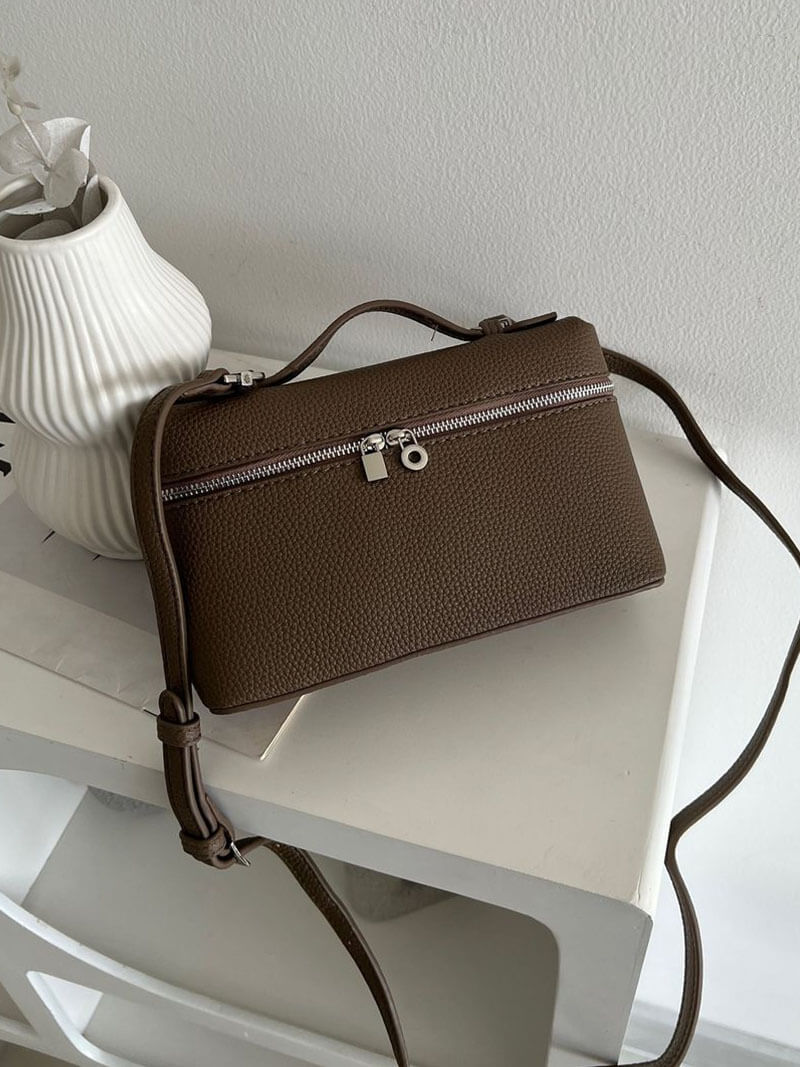 Sophisticated Bag with a Clean Classic Look