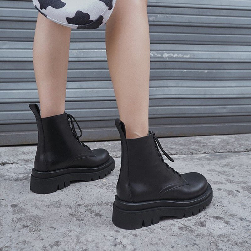 Beautifully Finished Boots in a Timeless Design