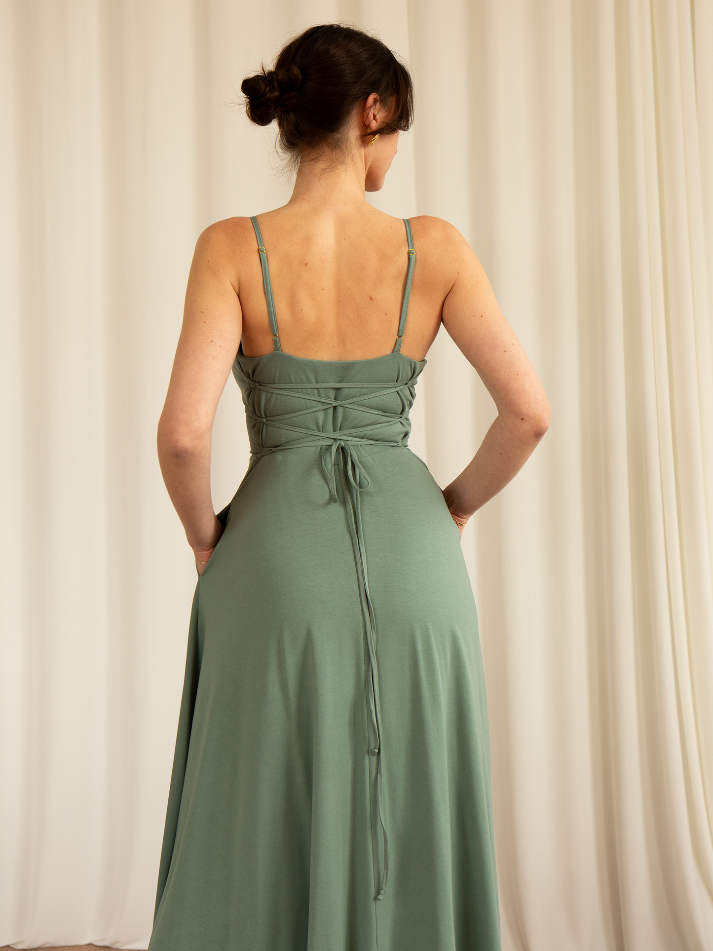 Well Tailored Dress with a Graceful Silhouette
