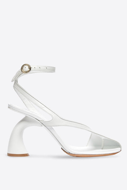 Classic Vintage Sandals with a Flattering Fit