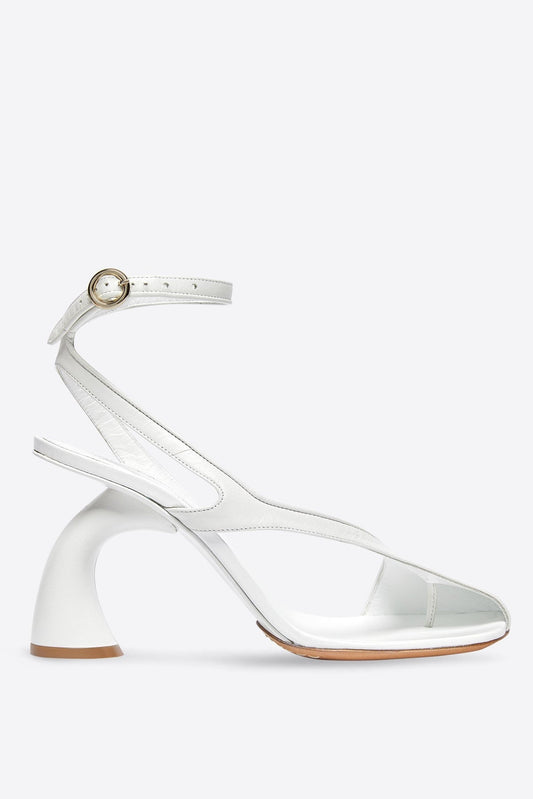 Classic Vintage Sandals with a Flattering Fit