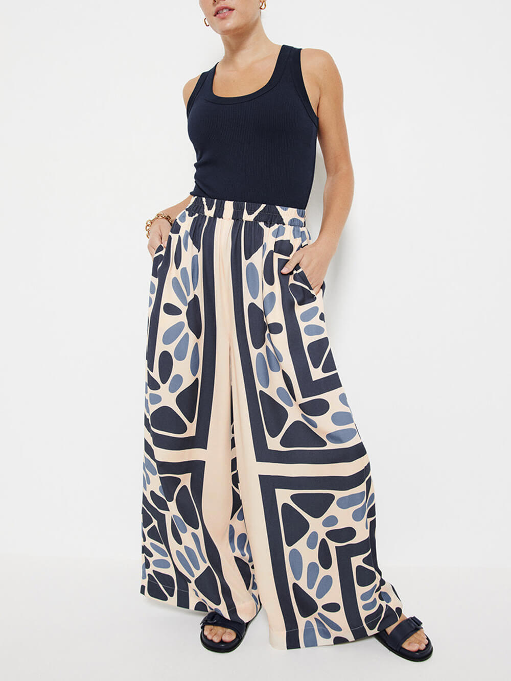 Beautifully Finished Pants in a Timeless Design