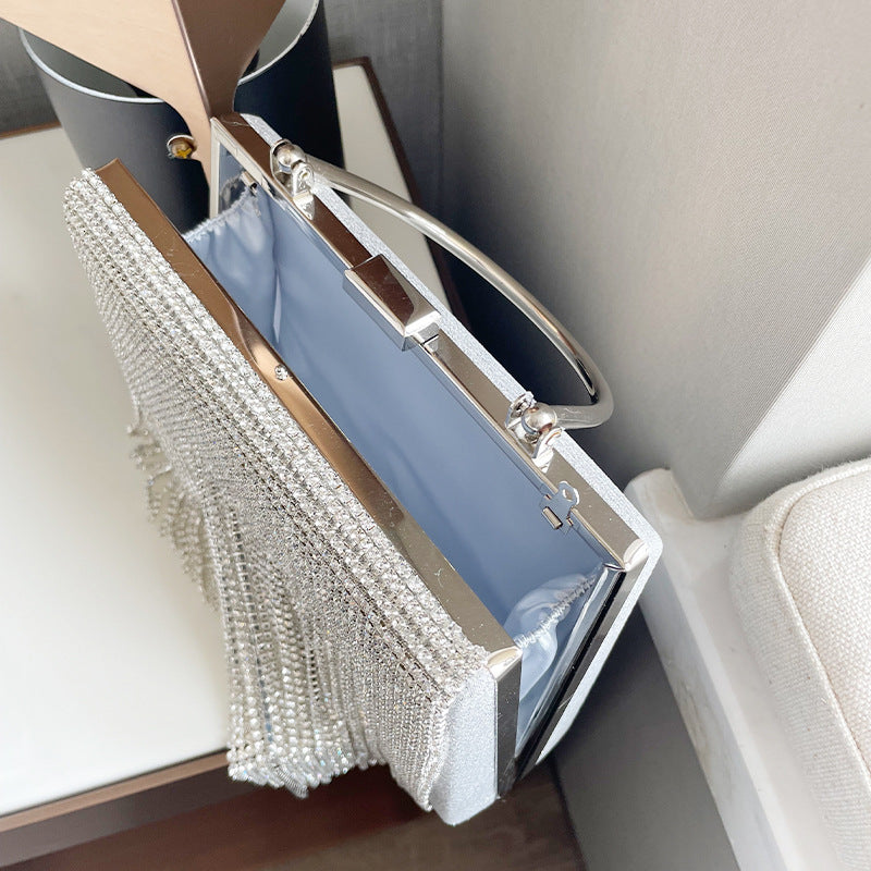 Well Tailored Bag with a Graceful Silhouette