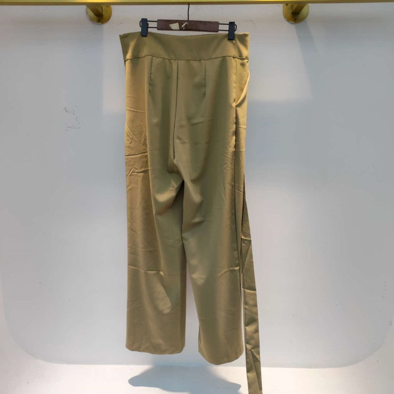 Beautifully Crafted Pants in a Classic Style