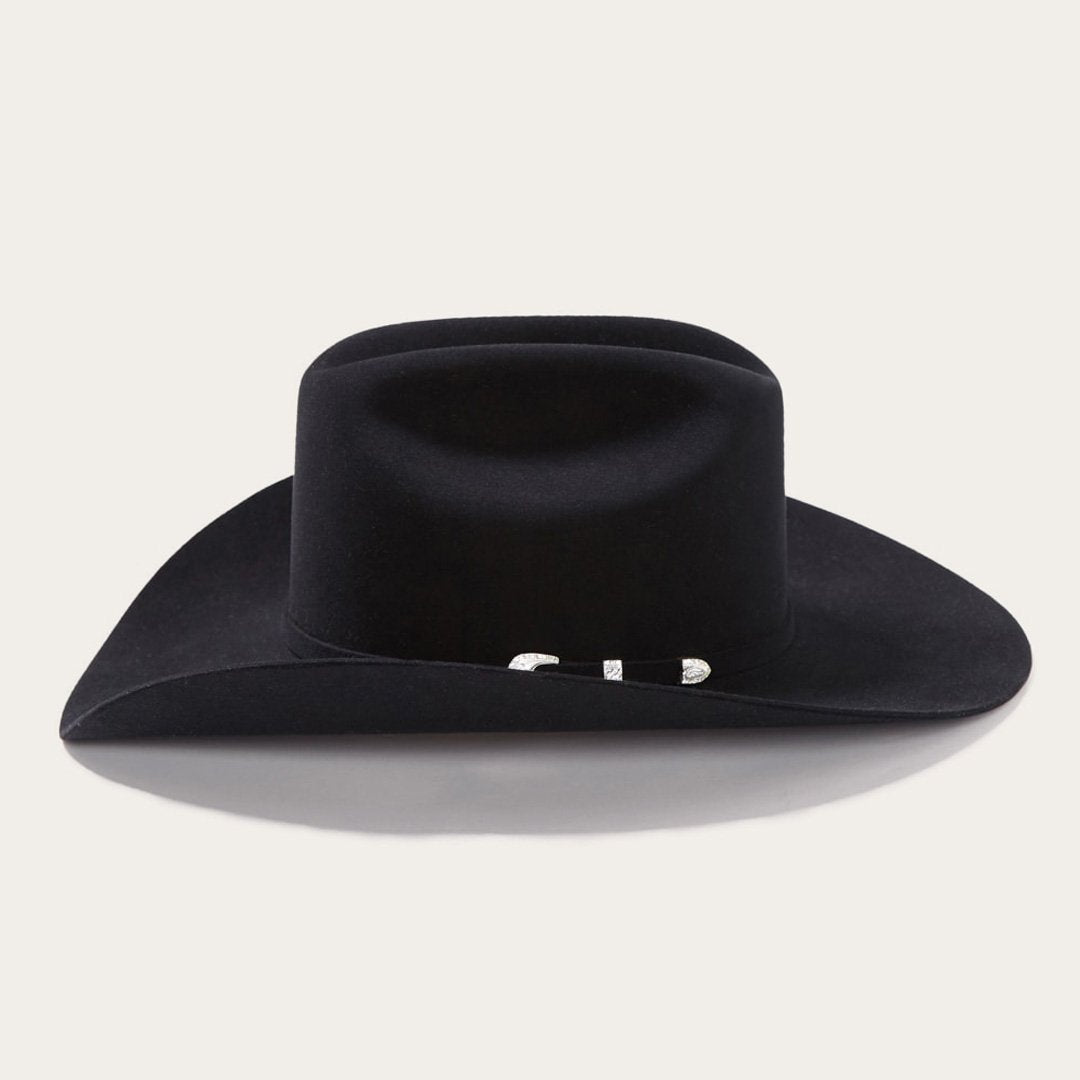 Well Tailored Garment with a Graceful Silhouette