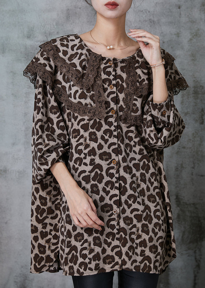 Classic Vintage Blouse with a Flattering Fit