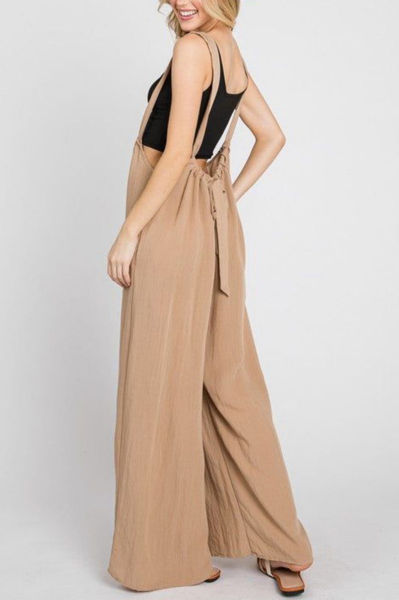 Well Tailored Trousers with a Graceful Silhouette