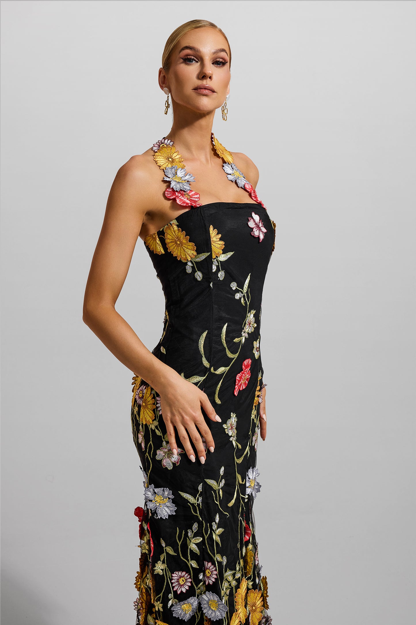 Well Tailored Dress with a Graceful Silhouette