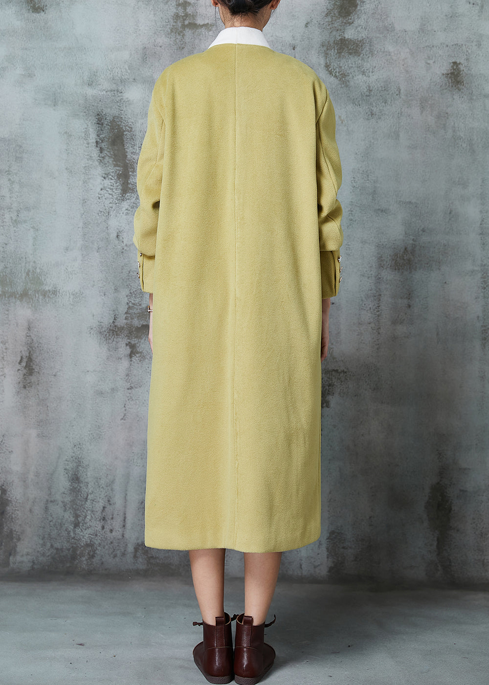 Well Tailored Coat with a Graceful Silhouette