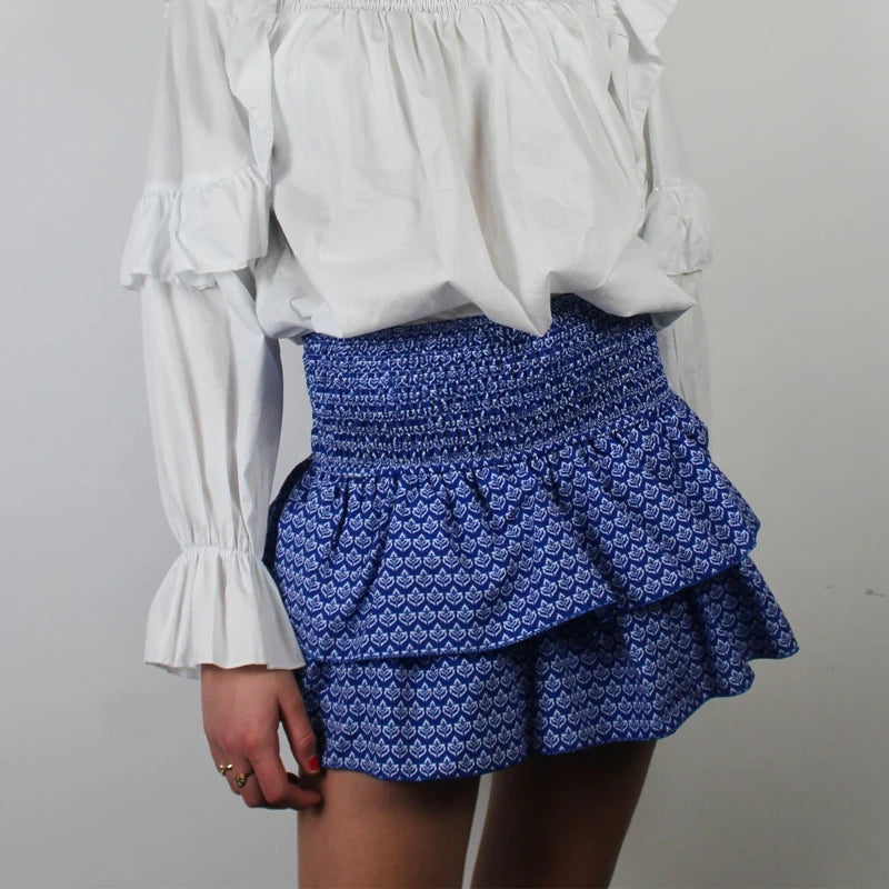 Sophisticated Garment with a Clean Classic Look